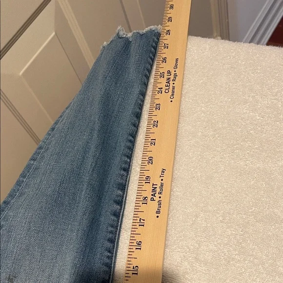 Madewell Distressed 9” High Rise Stretch Jean Raw Edge Waist 32” Inseam 28” - Picture 9 of 16